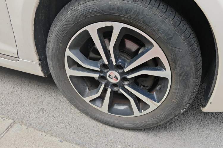 Used Roewe e550 2014 Flagship Edition Right Front Wheel Hub