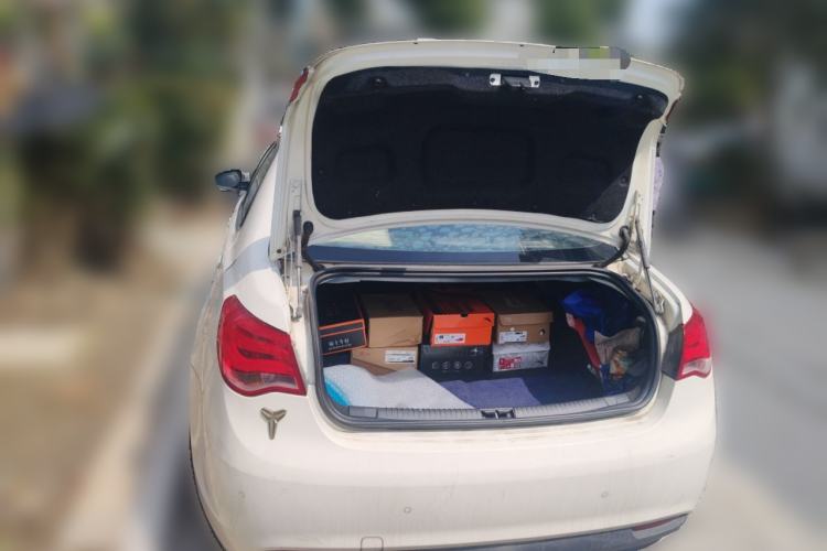 Used Roewe e550 2014 Flagship Edition Trunk