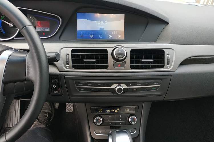 Used Roewe e550 2016 Deluxe Edition Audio And AC Panel