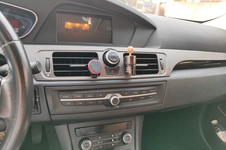 Used Roewe e550 2016 Deluxe Edition Audio And AC Panel