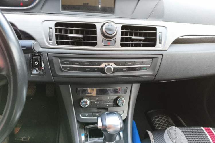 Used Roewe e550 2016 Deluxe Edition Audio And AC Panel