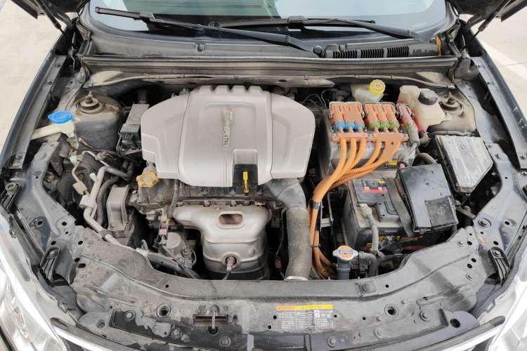 Used Roewe e550 2016 Deluxe Edition Engine Bay