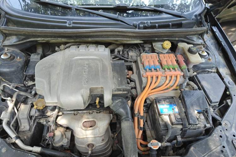 Used Roewe e550 2016 Deluxe Edition Engine Bay