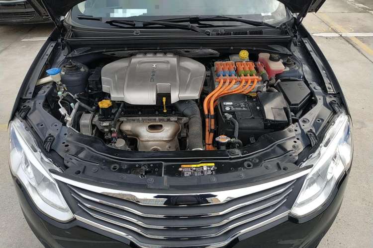 Used Roewe e550 2016 Deluxe Edition Engine Bay