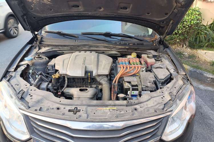 Used Roewe e550 2016 Deluxe Edition Engine Bay