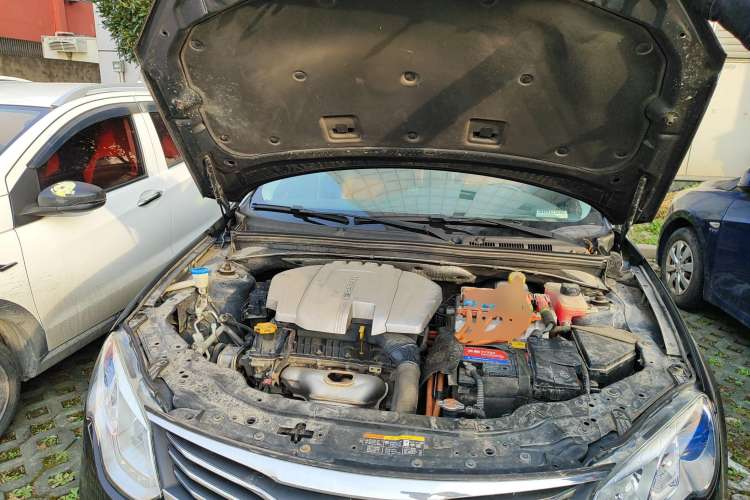 Used Roewe e550 2016 Deluxe Edition Engine Bay