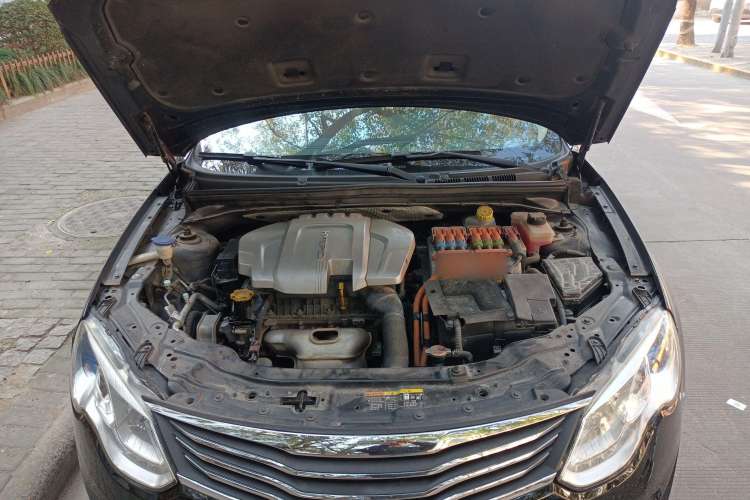 Used Roewe e550 2016 Deluxe Edition Engine Bay