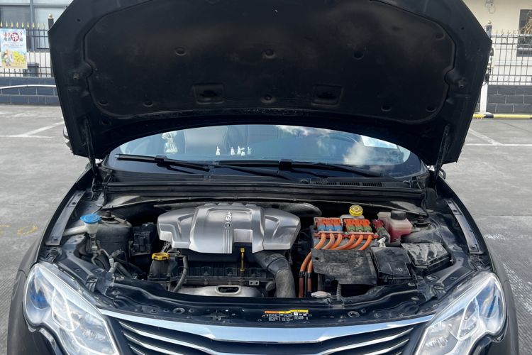 Used Roewe e550 2016 Deluxe Edition Engine Bay