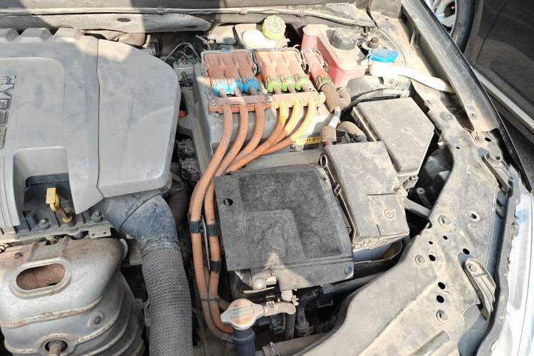 Used Roewe e550 2016 Flagship Edition Engine Bay Left