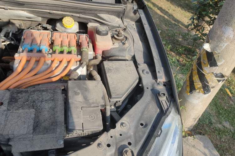 Used Roewe e550 2016 Deluxe Edition Engine Bay Left
