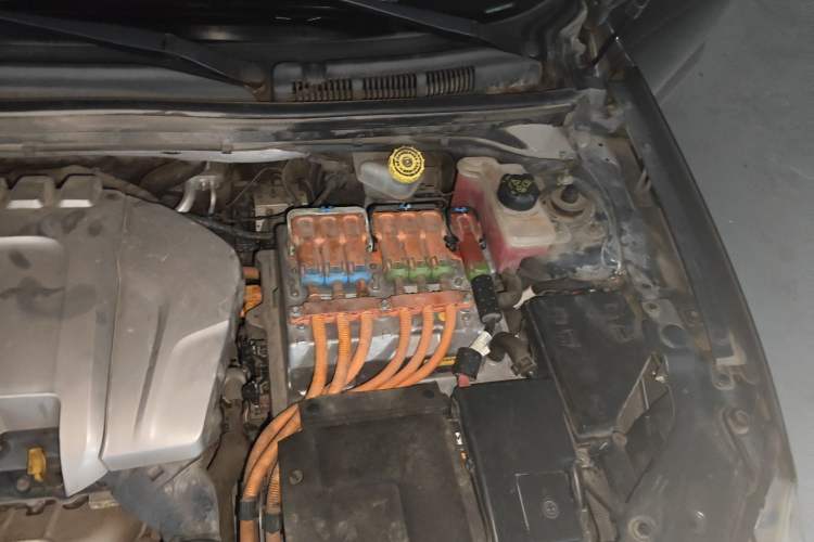 Used Roewe e550 2016 Deluxe Edition Engine Bay Left