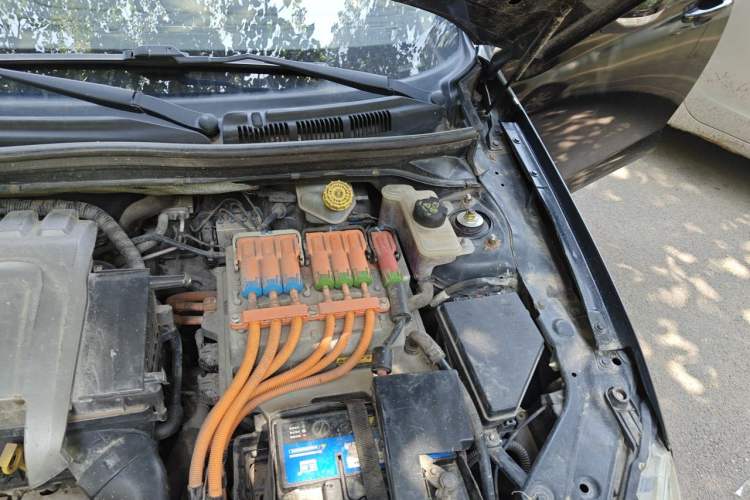 Used Roewe e550 2016 Deluxe Edition Engine Bay Left