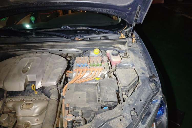 Used Roewe e550 2016 Deluxe Edition Engine Bay Left
