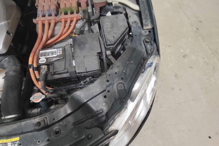 Used Roewe e550 2016 Flagship Edition Engine Bay Left
