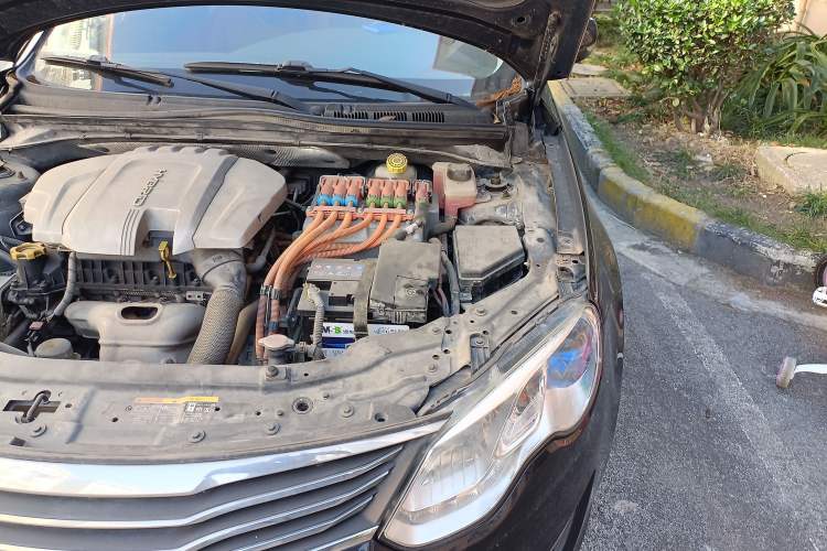 Used Roewe e550 2016 Deluxe Edition Engine Bay Left