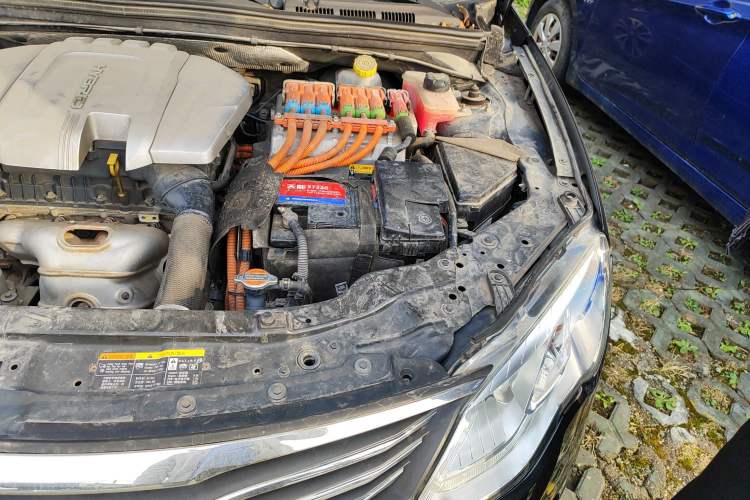 Used Roewe e550 2016 Deluxe Edition Engine Bay Left