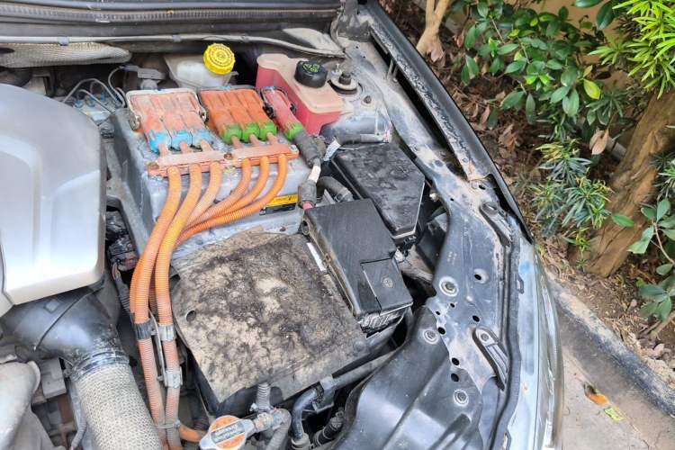 Used Roewe e550 2016 Flagship Edition Engine Bay Left