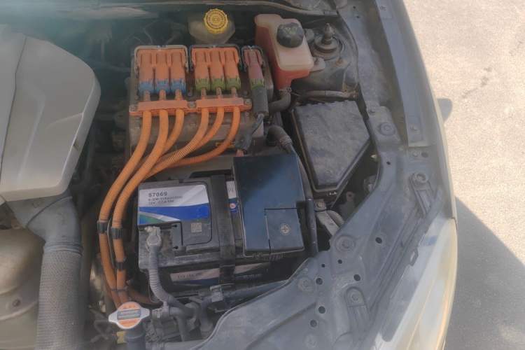 Used Roewe e550 2016 Deluxe Edition Engine Bay Left