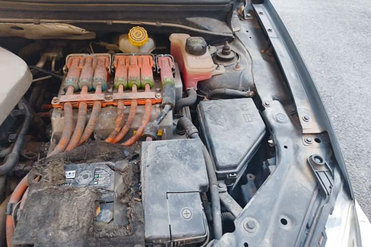 Used Roewe e550 2016 Deluxe Edition Engine Bay Left