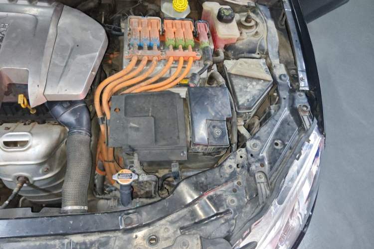 Used Roewe e550 2016 Deluxe Edition Engine Bay Left