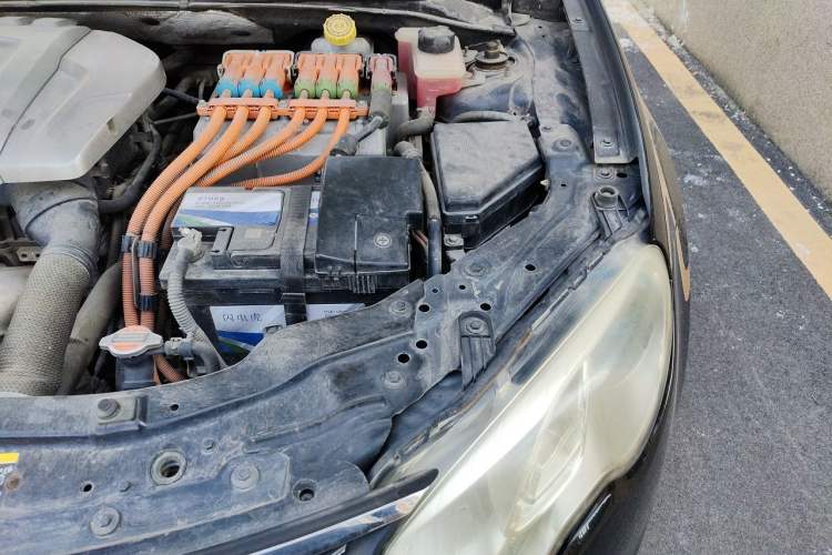 Used Roewe e550 2016 Deluxe Edition Engine Bay Left