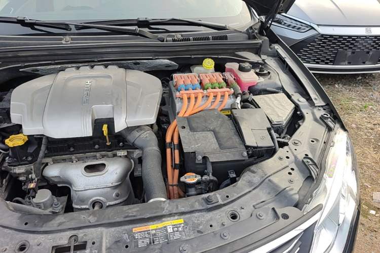 Used Roewe e550 2016 Deluxe Edition Engine Bay Left