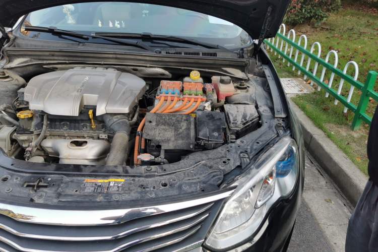 Used Roewe e550 2016 Deluxe Edition Engine Bay Left