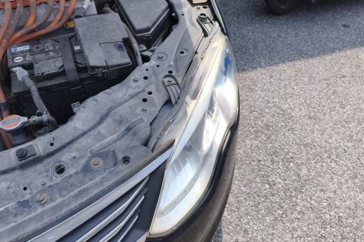 Used Roewe e550 2016 Deluxe Edition Engine Bay Left