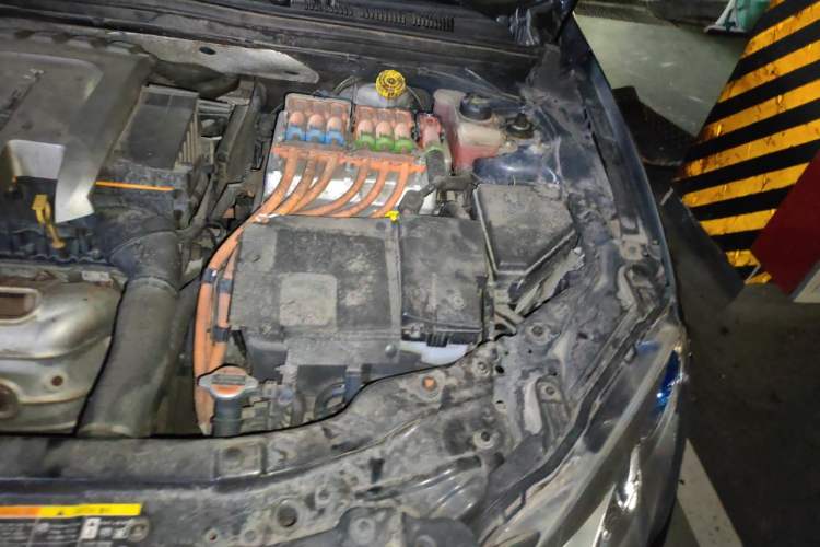 Used Roewe e550 2016 Deluxe Edition Engine Bay Left