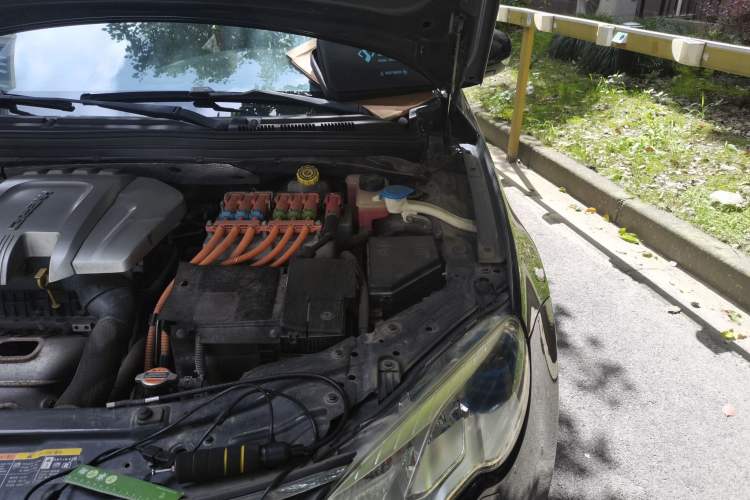 Used Roewe e550 2016 Flagship Edition Engine Bay Left