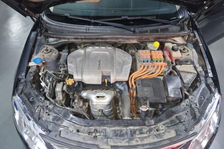Used Roewe e550 2016 Deluxe Edition Engine Bay