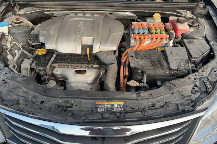 Used Roewe e550 2016 Deluxe Edition Engine Bay
