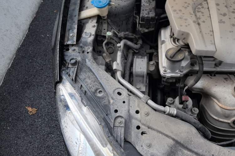 Used Roewe e550 2016 Flagship Edition Engine Bay Right