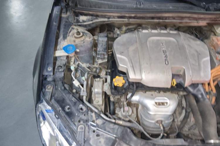 Used Roewe e550 2016 Deluxe Edition Engine Bay Right