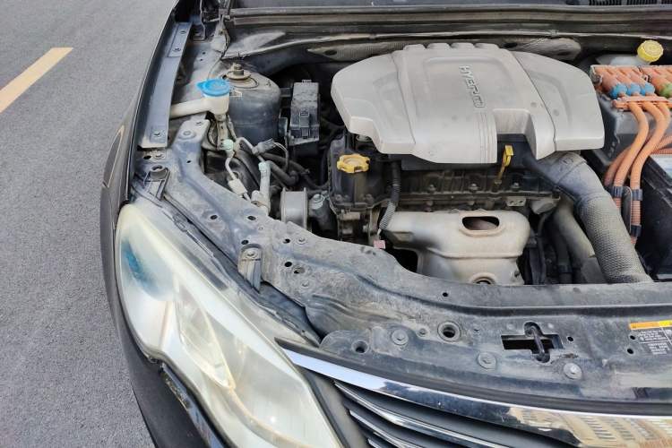 Used Roewe e550 2016 Deluxe Edition Engine Bay Right