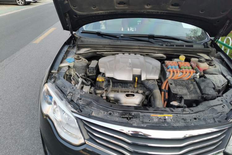 Used Roewe e550 2016 Deluxe Edition Engine Bay Right
