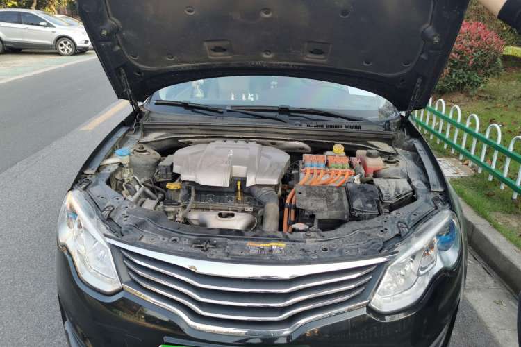 Used Roewe e550 2016 Deluxe Edition Engine Bay