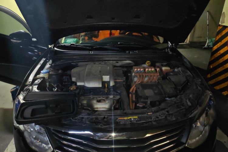 Used Roewe e550 2016 Deluxe Edition Engine Bay