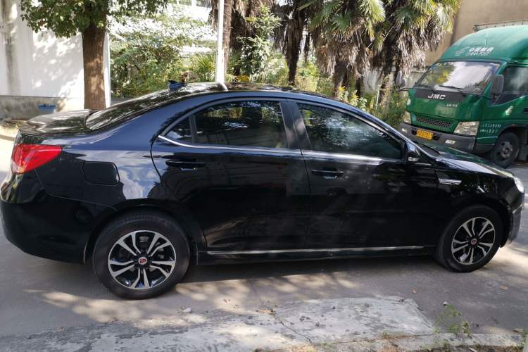 Used Roewe e550 2016 Deluxe Edition Exterior 2