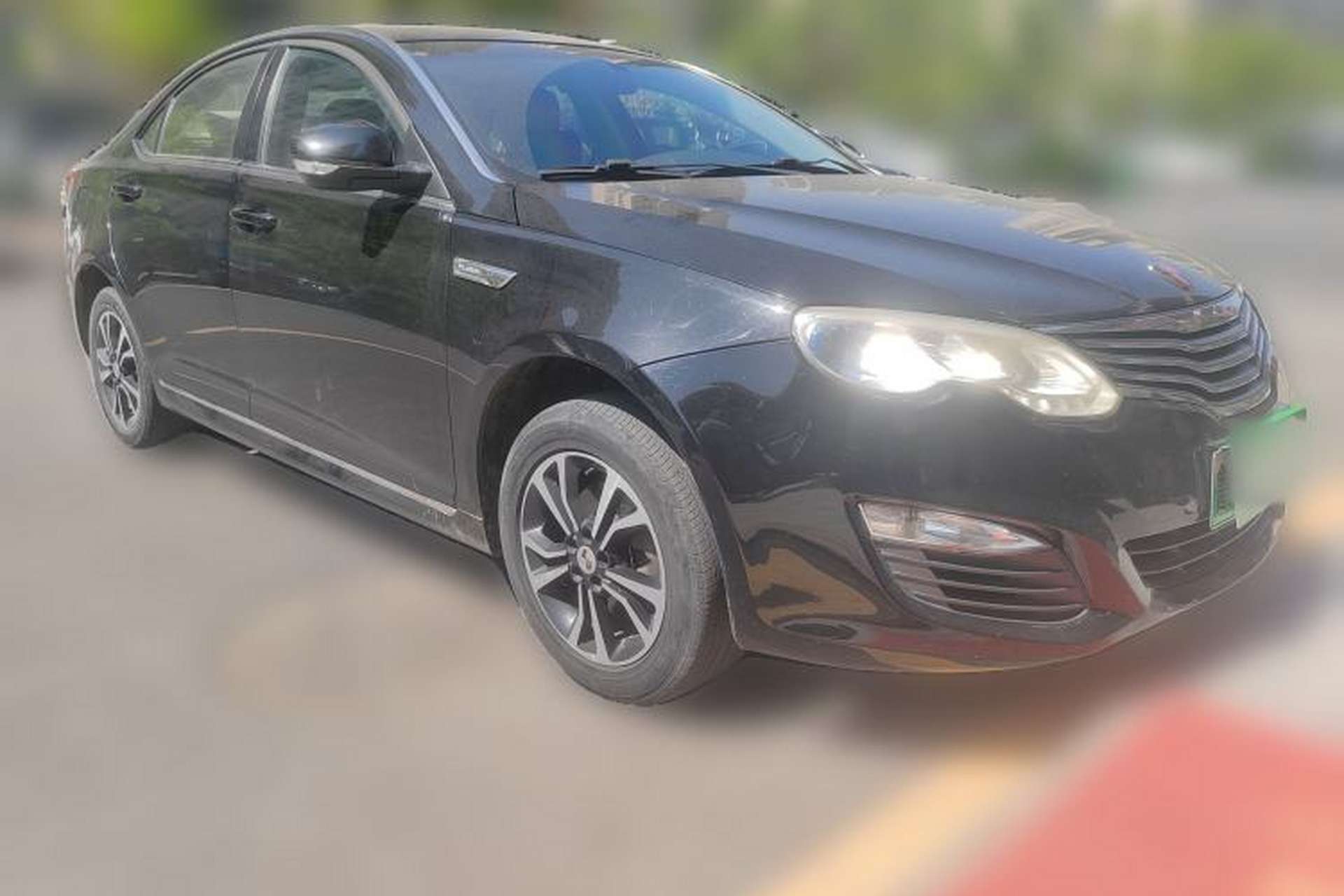Used Roewe e550 2016 Deluxe Edition Front Right 45 Deg