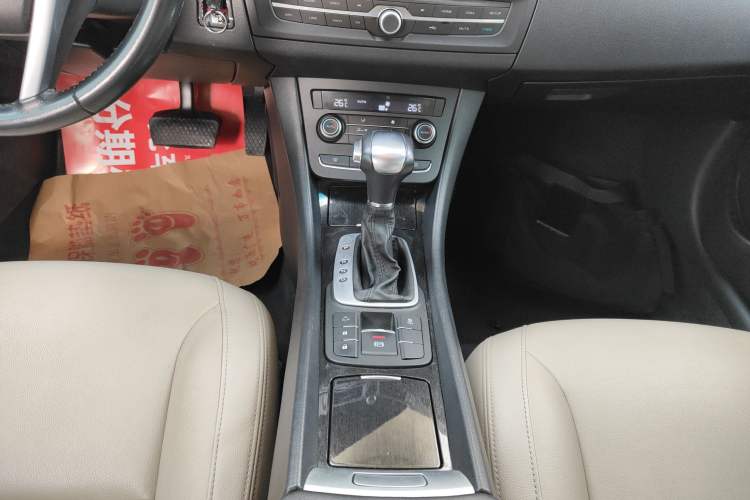 Used Roewe e550 2016 Deluxe Edition Gear Lever