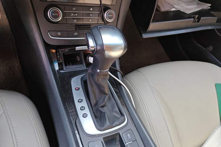 Used Roewe e550 2016 Flagship Edition Gear Lever
