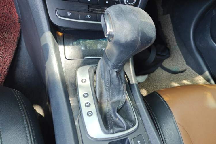 Used Roewe e550 2016 Deluxe Edition Gear Lever