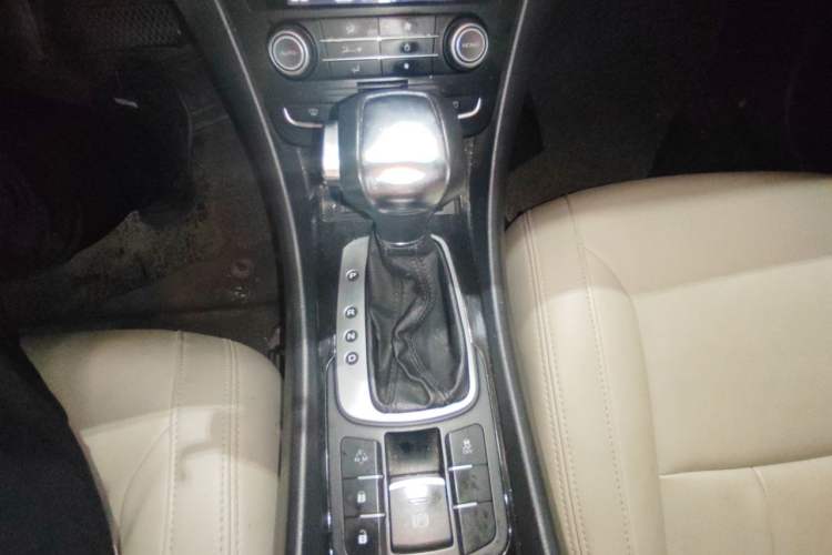 Used Roewe e550 2016 Flagship Edition Gear Lever
