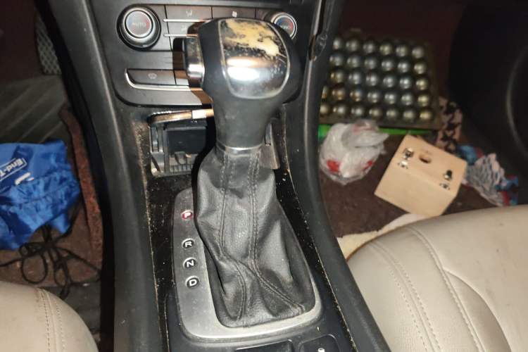 Used Roewe e550 2016 Deluxe Edition Gear Lever