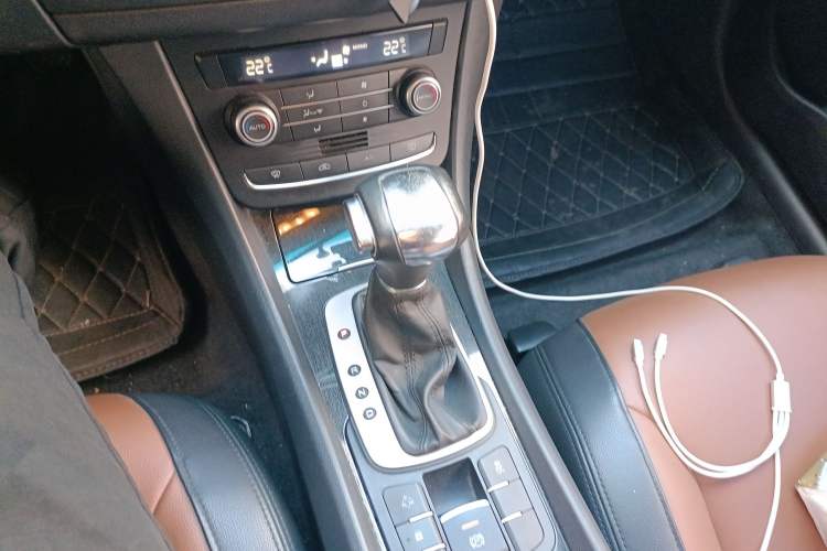 Used Roewe e550 2016 Deluxe Edition Gear Lever