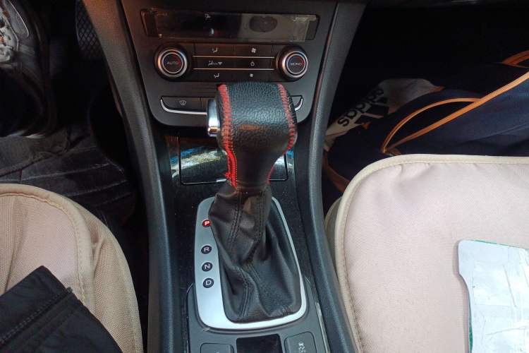 Used Roewe e550 2016 Deluxe Edition Gear Lever