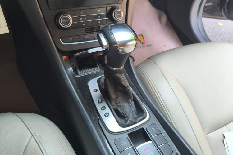 Used Roewe e550 2016 Flagship Edition Gear Lever