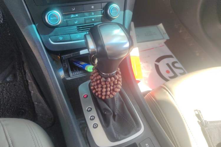 Used Roewe e550 2016 Deluxe Edition Gear Lever