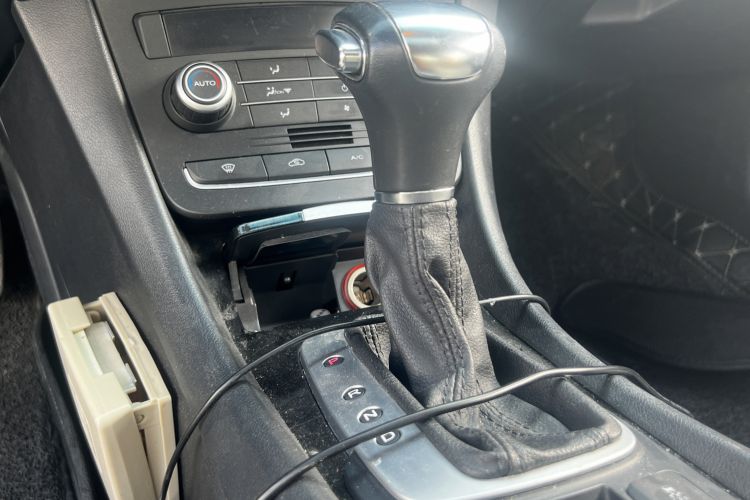 Used Roewe e550 2016 Deluxe Edition Gear Lever